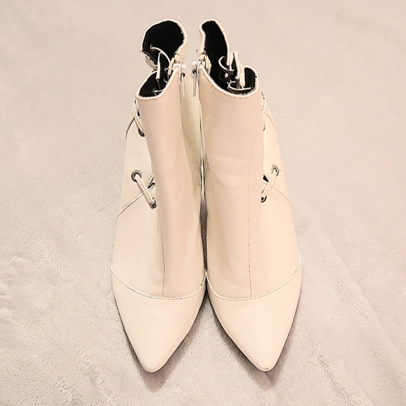 LACED SIDES BOOTIES 8 Cleopatra White Y2K Classic Ankle Boots Heels Shoes Monta - Picture 8 of 13